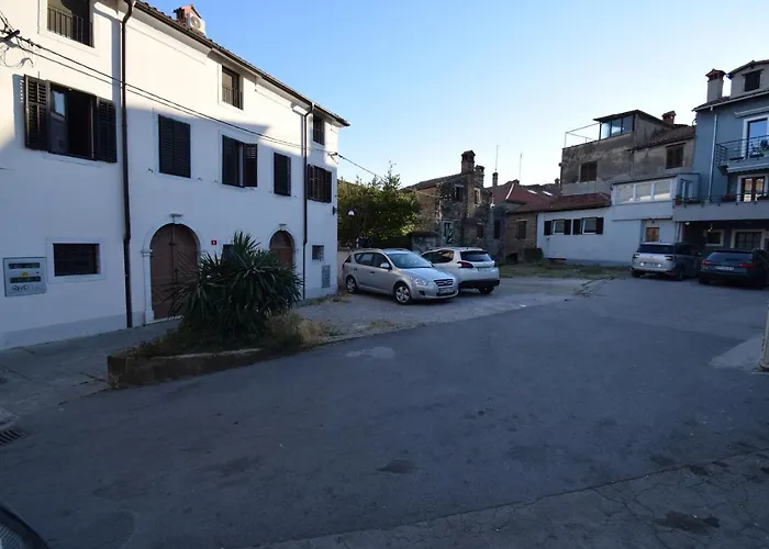 Secret Garden Apartment *