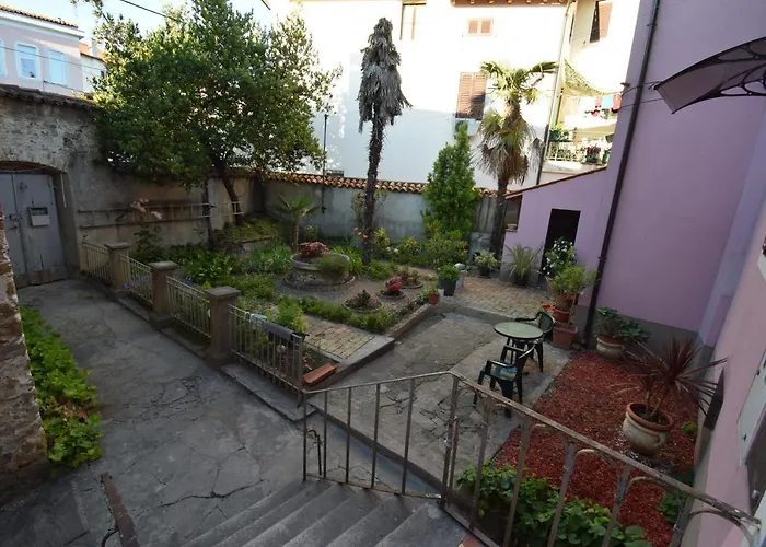 Apartment Secret Garden Koper